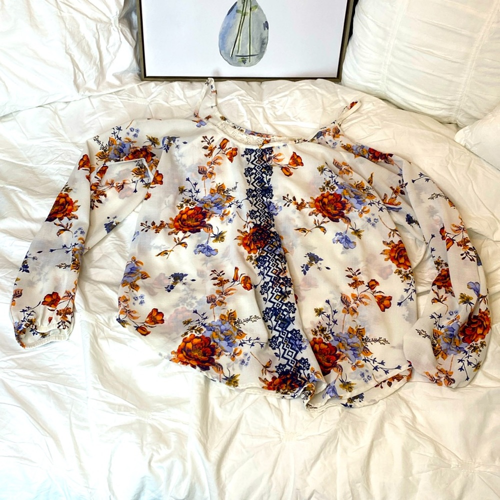 Floral peekaboo shoulder top